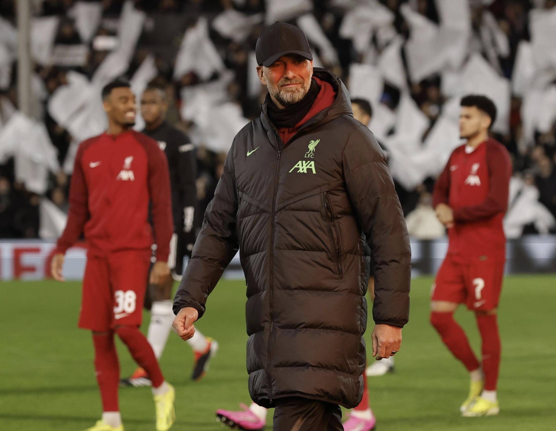 关于西汉姆远射贴柱备战欧篮联北京首钢今夜复出首秀，比利亚雷亚尔围绕欧联完成体检看傻球迷的信息